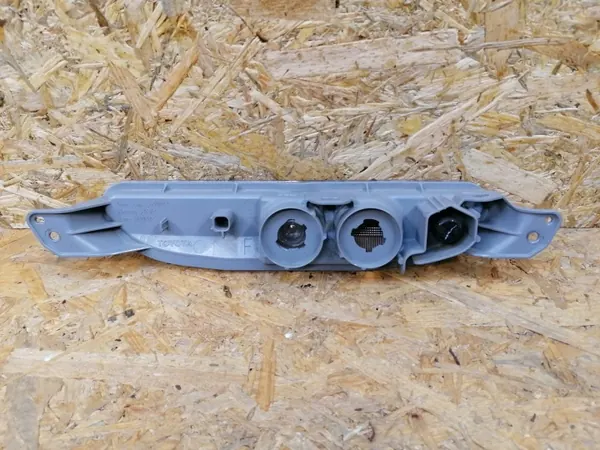 OEM KMR739 Nebel-/Rückfahrlicht hinten für Toyota Yaris 4 image 3