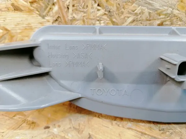 OEM KMR739 Nebel-/Rückfahrlicht hinten für Toyota Yaris 4 image 4
