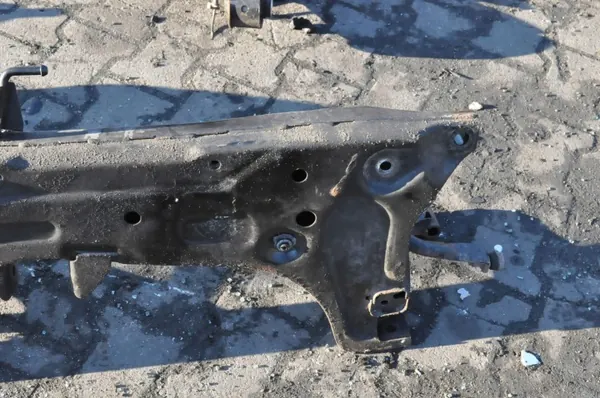 Ford Fiesta MK8 framfjädring OEM 422180 image 6