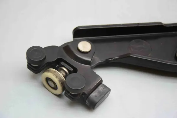 Support inférieur porte coulissante VW Caddy V OEM 2K7843398A image 9