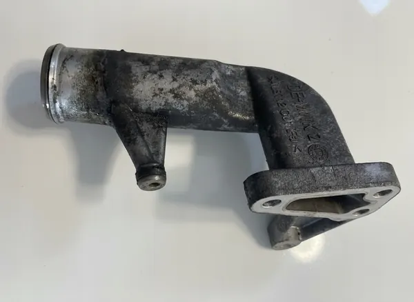 Tube d'eau VW T5 2.5 TDI 070121133B image 2