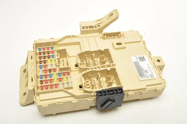 Kia Zekeringkast Module OEM 91953-J7741 - Gebruikt image 2