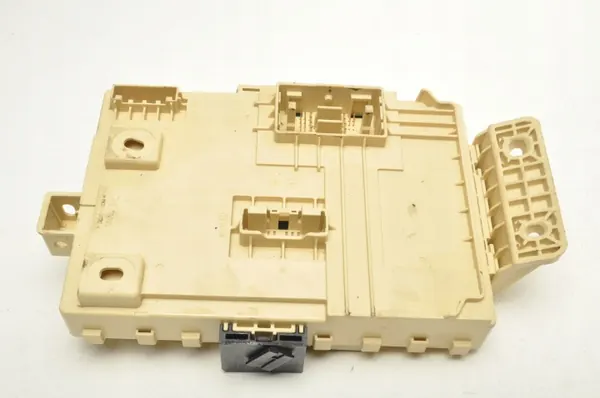 Kia Zekeringkast Module OEM 91953-J7741 - Gebruikt image 3