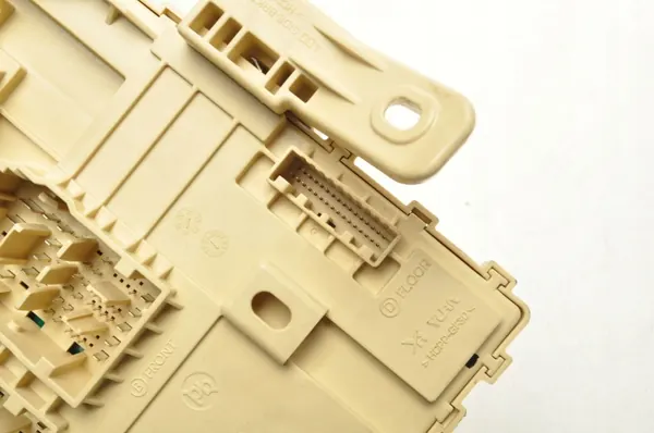 Kia Zekeringkast Module OEM 91953-J7741 - Gebruikt image 5