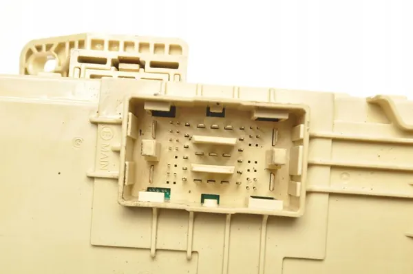 Kia Zekeringkast Module OEM 91953-J7741 - Gebruikt image 7