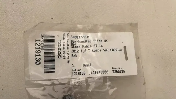 Skoda Fabia Mk3 Vasemman Oven Kahva 5N0837205M image 3