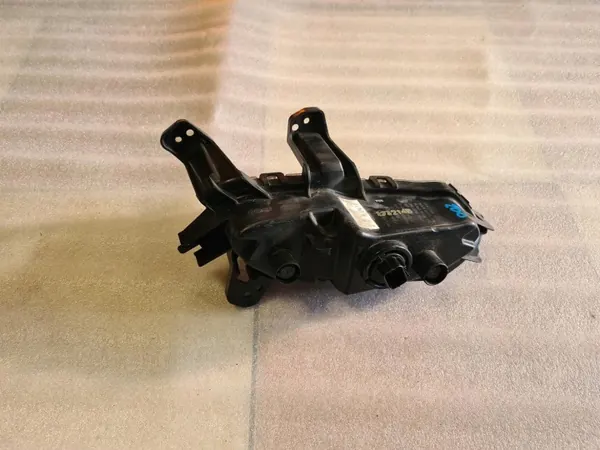 Faro Halógeno Derecho Hyundai I30 2016 OEM 92208G41 image 5