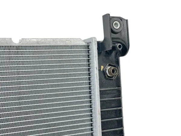 HUMMER H2 6.0 6.2 V8 03-09 Radiador de Agua OEM image 5