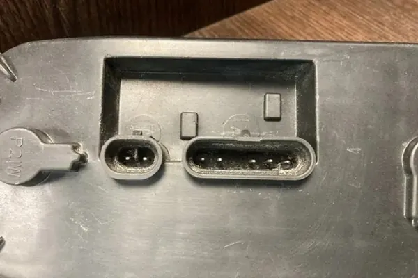 Lámpara trasera derecha IVECO DAILY IV FLATBED 2008 image 10