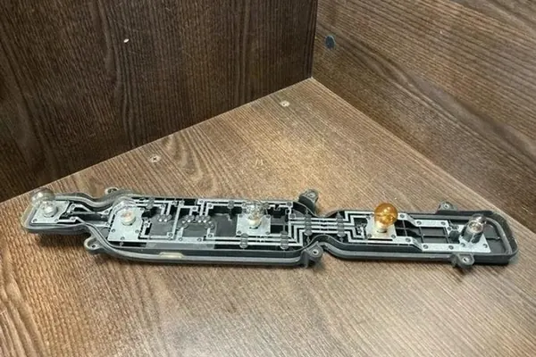 Lámpara trasera derecha IVECO DAILY IV FLATBED 2008 image 9