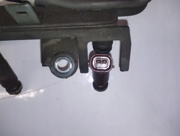 Suzuki Liana 1.6 16V ruiskutusarake OEM 3990 image 6