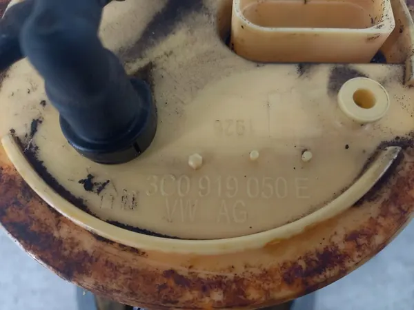 Bomba de Combustível VW Passat B6 3C0919050E image 6