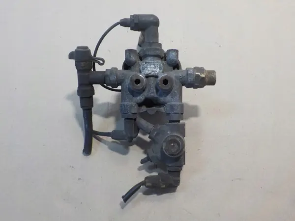 Soupape à quatre voies OEM 3124013 pour Volvo FL 10 image 2