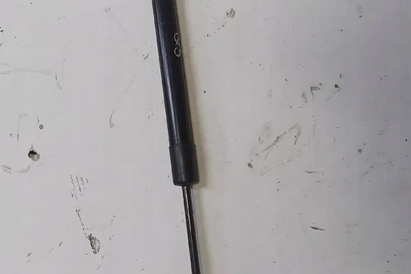 Oikea tavaratilan toimilaite AUDI Q5 8R 8R0827552 image 3