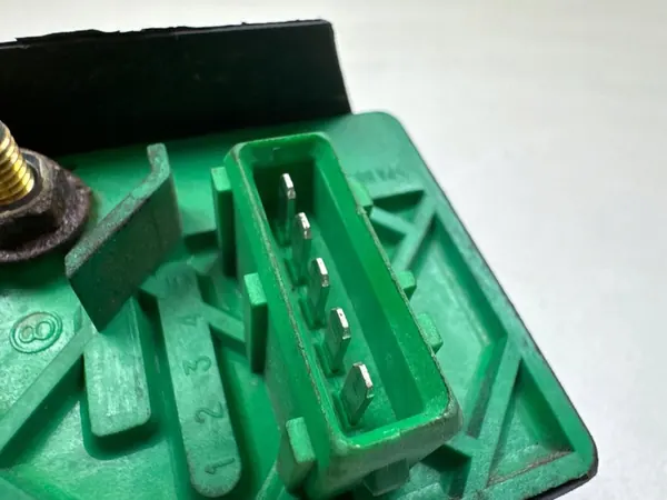 2001 Peugeot 406 Sytytyspistokkeen ohjain PSA9619039780 image 2