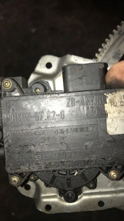 BMW 3 E36 Etu oikea ikkunamoottori OEM 8360056 image 3