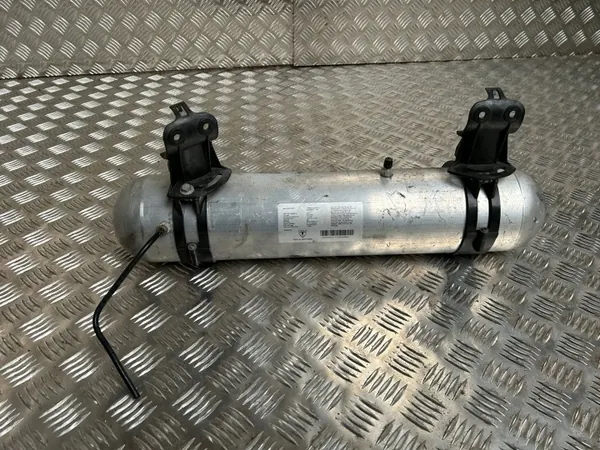 Tesla Model S 2017 Ilmasäiliö OEM 600640800B image 2