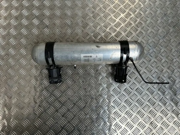 Tesla Model S 2017 Ilmasäiliö OEM 600640800B image 4