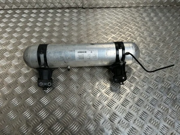 Tesla Model S 2017 Ilmasäiliö OEM 600640800B image 5