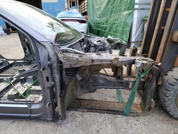 Aile avant droite Audi E-Tron 2019 OEM 268681 image 3