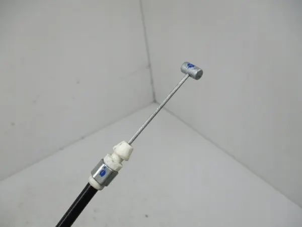 Fiat 500E 13-19 konepellin avauskaapeli OEM 68070062AA image 3