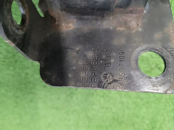 SKODA FABIA II 5J ROOMSTER Puskuri Vahvistus OEM 5J0807109D image 6