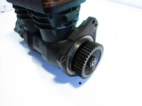 Compressor de ar Volvo OEM K011035/K009875 - Usado image 9