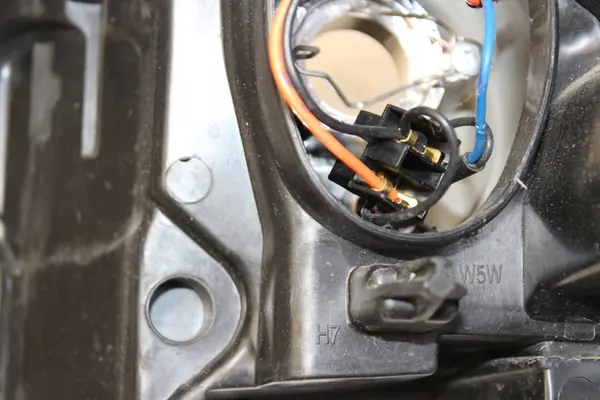 Oikea ajovalaisin 20-11351-05-2 TYC Renault image 5