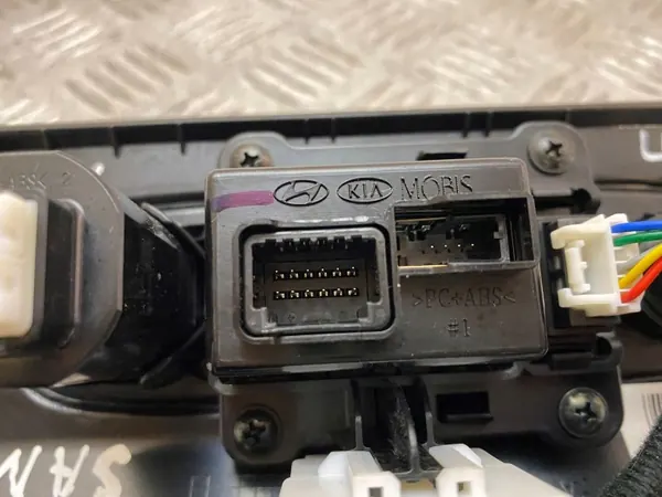 USB-aansluiting Hyundai Santa Fe 2019 OEM 96120S1100 image 3
