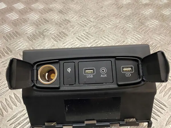USB-aansluiting Hyundai Santa Fe 2019 OEM 96120S1100 image 4