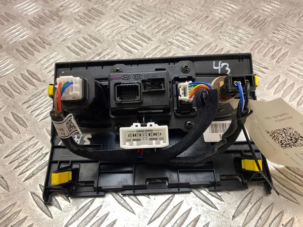 USB-aansluiting Hyundai Santa Fe 2019 OEM 96120S1100 image 5