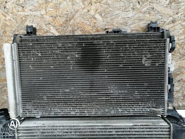 Conjunto de refrigeración Dacia Duster I 1.5 dci OEM 214108807R image 2