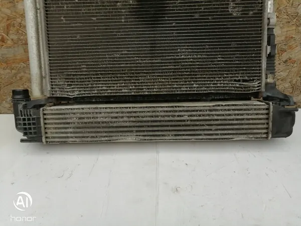 Conjunto de refrigeración Dacia Duster I 1.5 dci OEM 214108807R image 3