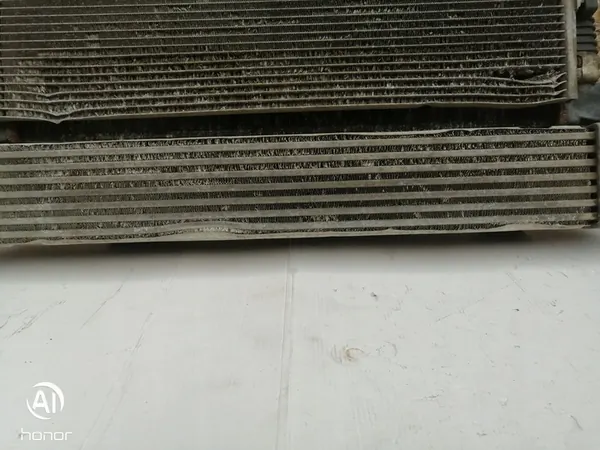 Conjunto de refrigeración Dacia Duster I 1.5 dci OEM 214108807R image 4