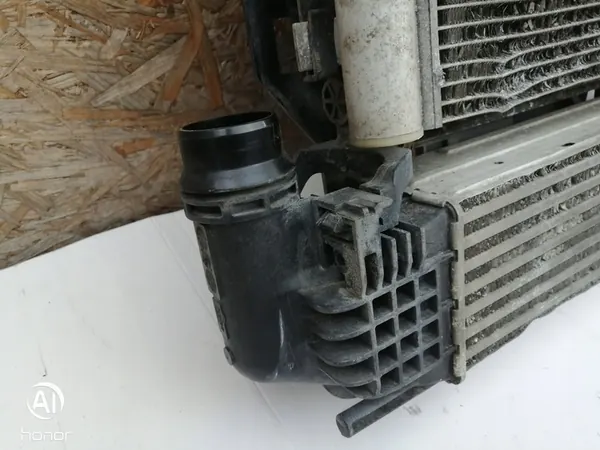 Conjunto de refrigeración Dacia Duster I 1.5 dci OEM 214108807R image 9