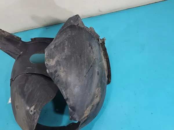 Left Front Wheel Arch VW Jetta V 1K0805911J image 3