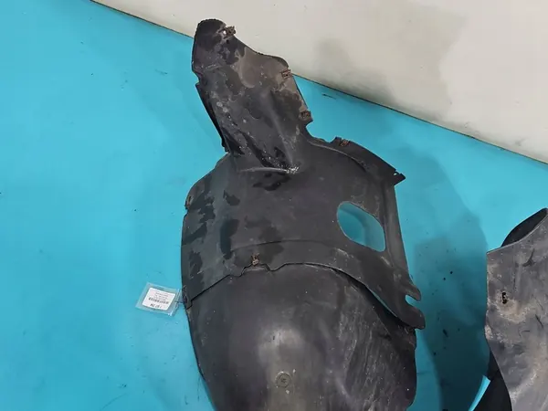 Left Front Wheel Arch VW Jetta V 1K0805911J image 4