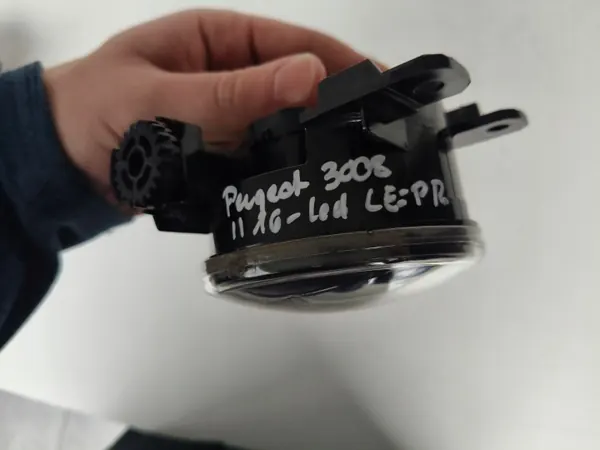 Phare Halogène OEM TAT 9826960480 pour Peugeot 3008/5008 image 3