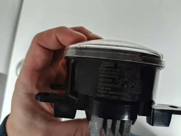 Phare Halogène OEM TAT 9826960480 pour Peugeot 3008/5008 image 4