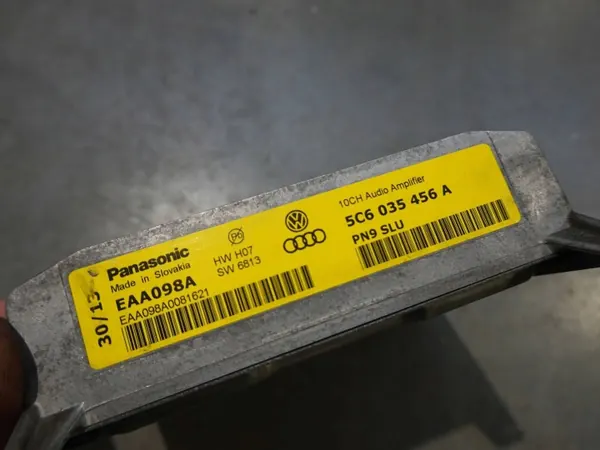 Refuerzo de guardabarros VW Beetle 5C OEM 5C6035456A image 5