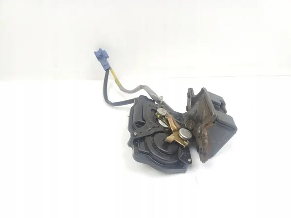 2005 Toyota Avensis T250 Verrou de coffre image 3