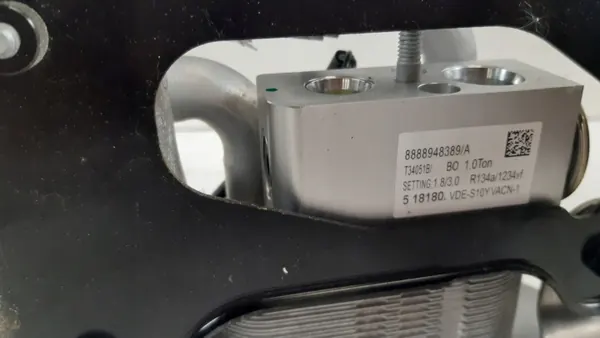 Volvo XC40 Hybrid waterradiator OEM 32260322 image 4