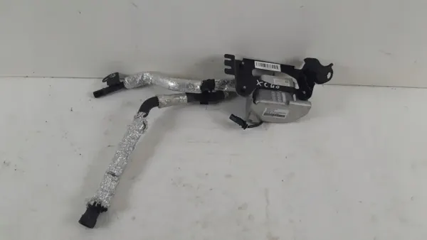Volvo XC40 Hybrid waterradiator OEM 32260322 image 7