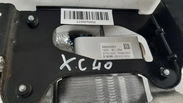 Volvo XC40 Hybrid waterradiator OEM 32260322 image 8
