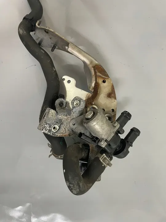 VOLVO S90 V90 II Vattenpump 31686005 image 2