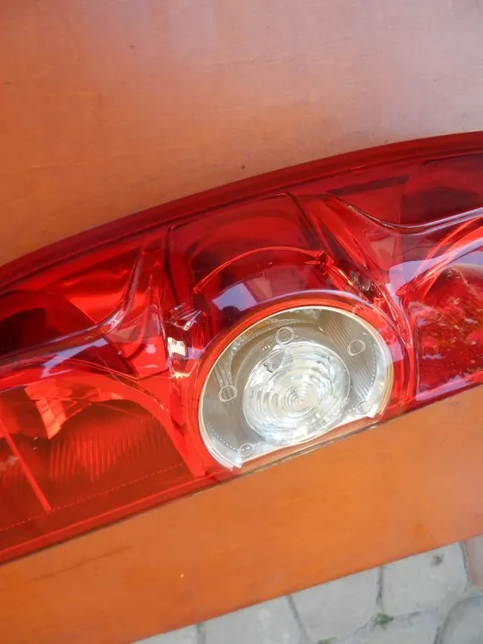 Lámpara trasera izquierda FIAT DOBLO II 10- OEM 51810674 image 3