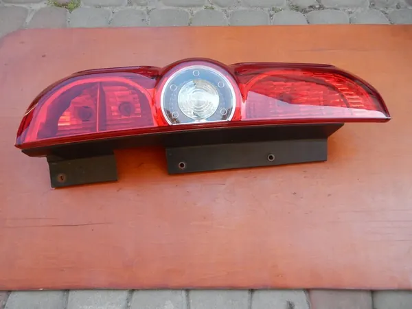 Lámpara trasera izquierda FIAT DOBLO II 10- OEM 51810674 image 7
