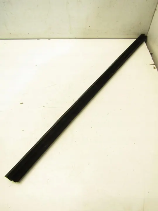Junta de porta esquerda dianteira Suzuki Vitara III OEM image 2