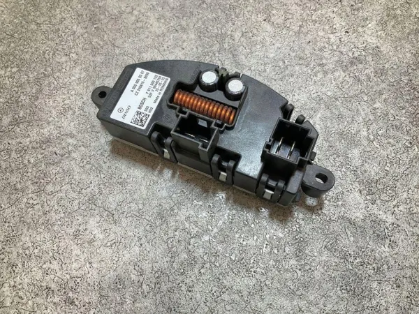 Mercedes-Benz lämmityspuhaltimen rele OEM A0009069307 image 2