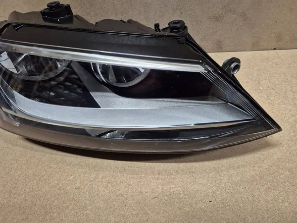 Farol Dianteiro Direito Volkswagen Jetta VI Europa 5C7941006H image 4